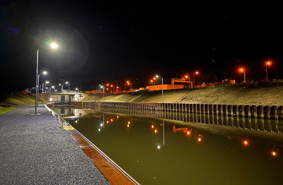 Gleesen lock, old and new lock at night